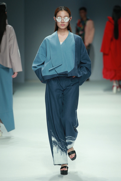 北京服裝學(xué)院:&ldquo;already here&rdquo;的自我表達(dá)-服裝T臺(tái)秀場(chǎng)-服裝設(shè)計(jì)網(wǎng)